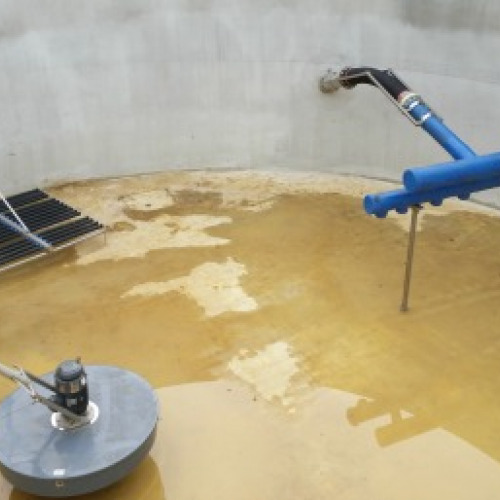 RetrievOx™ wastewater aeration system with floating mixer and DynaCanter floating decanter 